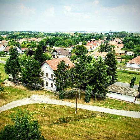 Locomotiv Vendeghaz Hercegszanto Екстериор снимка